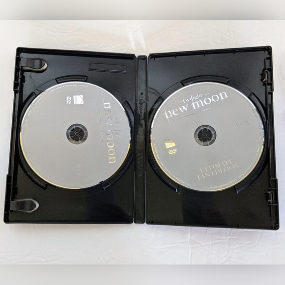 The Twilight Saga: New Moon DVD Ultimate Fan Edition - Picture 6 of 11